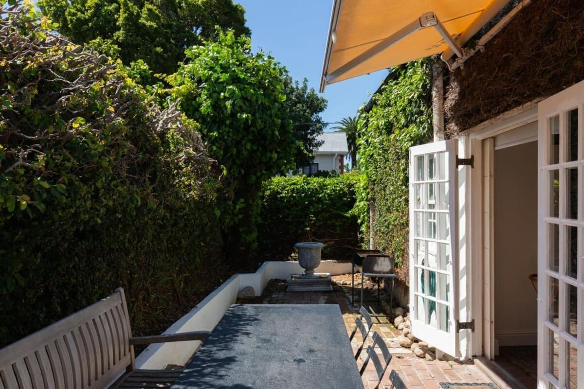Holiday home Ty-bach Cotttage Leafy Newlands Village Cape Town